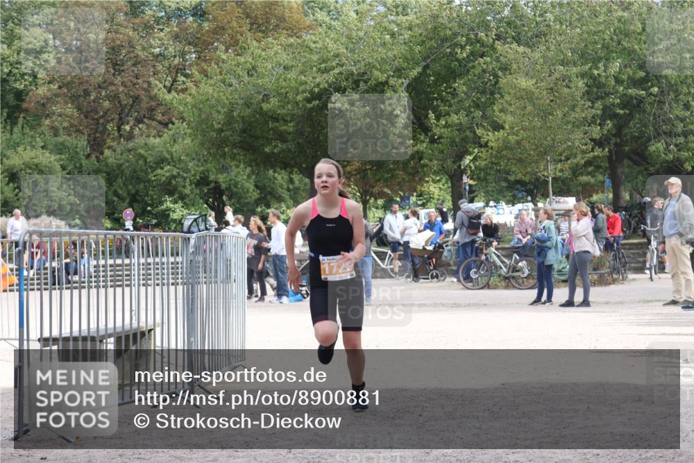 14.09.2025 - Stadtparktriathlon Strokosch-Dieckow http://msf.ph/oto/8900881 14.09.2025 14:41:56 Ziel 1722 meine-sportfotos.de