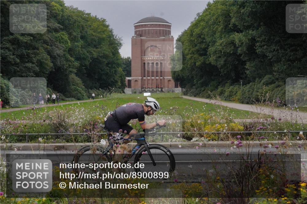 14.09.2025 - Stadtparktriathlon Michael Burmester http://msf.ph/oto/8900899 14.09.2025 09:21:33 Radfahren 323, 349, 365, 375, 379, 383, 393, 400 meine-sportfotos.de
