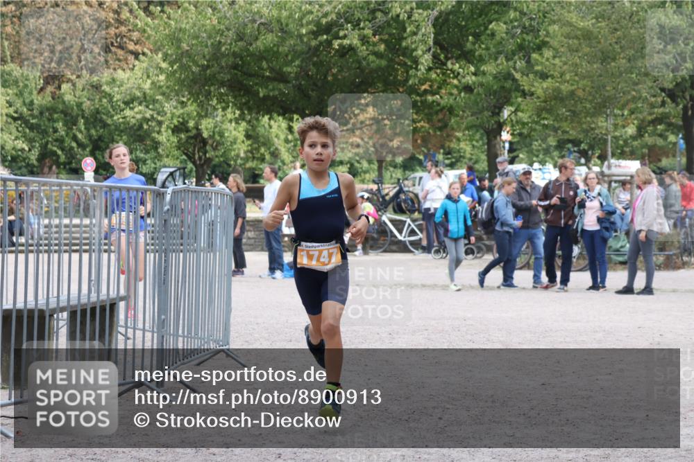 14.09.2025 - Stadtparktriathlon Strokosch-Dieckow http://msf.ph/oto/8900913 14.09.2025 14:42:14 Ziel 1698, 1747 meine-sportfotos.de
