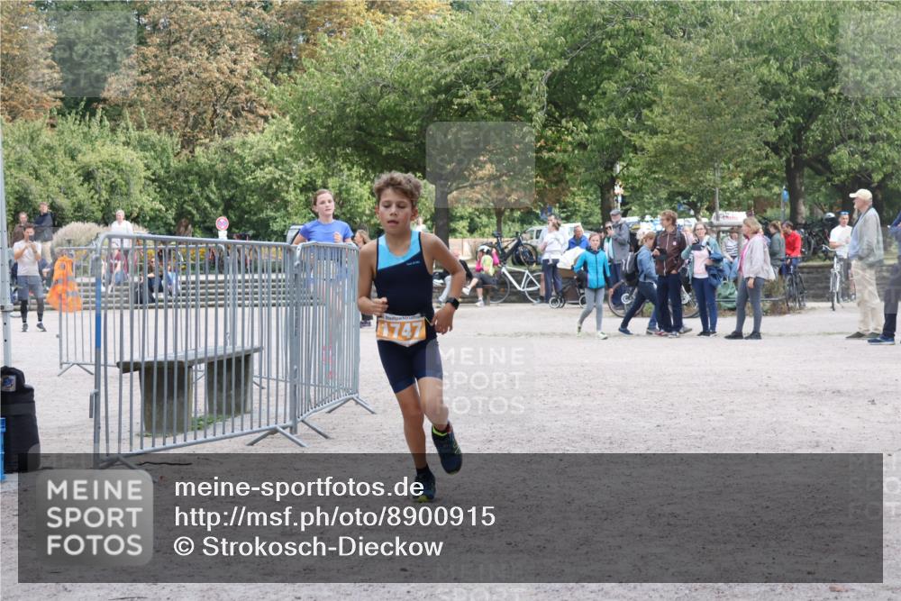 14.09.2025 - Stadtparktriathlon Strokosch-Dieckow http://msf.ph/oto/8900915 14.09.2025 14:42:14 Ziel 1698, 1747 meine-sportfotos.de