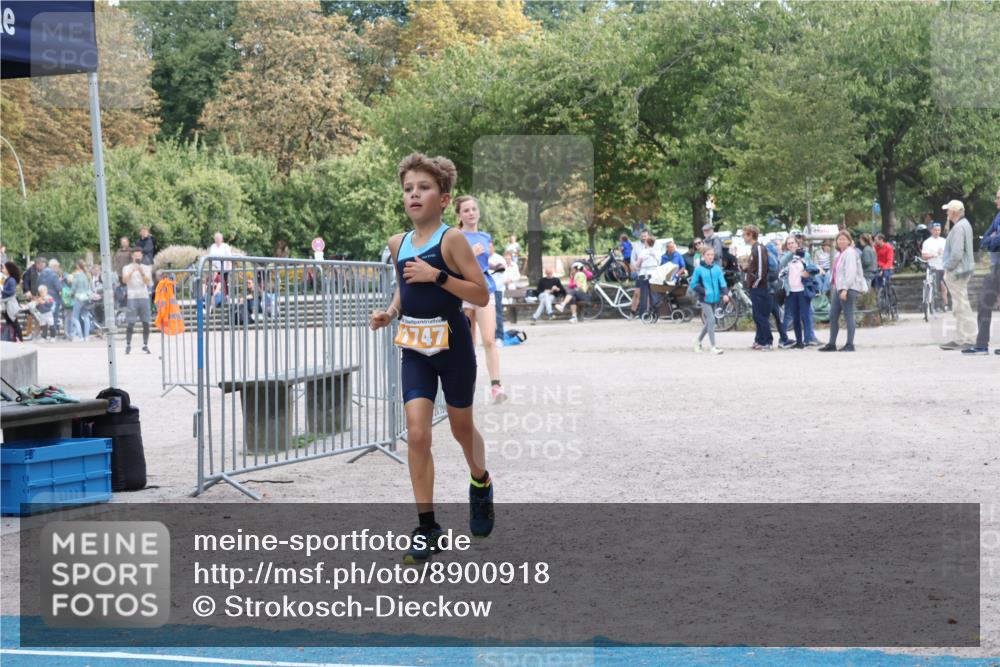 14.09.2025 - Stadtparktriathlon Strokosch-Dieckow http://msf.ph/oto/8900918 14.09.2025 14:42:15 Ziel 1698, 1747 meine-sportfotos.de