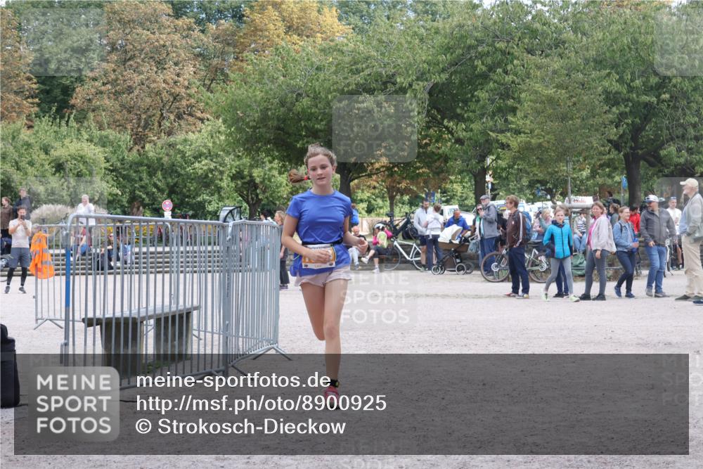 14.09.2025 - Stadtparktriathlon Strokosch-Dieckow http://msf.ph/oto/8900925 14.09.2025 14:42:16 Ziel 1698, 1747 meine-sportfotos.de