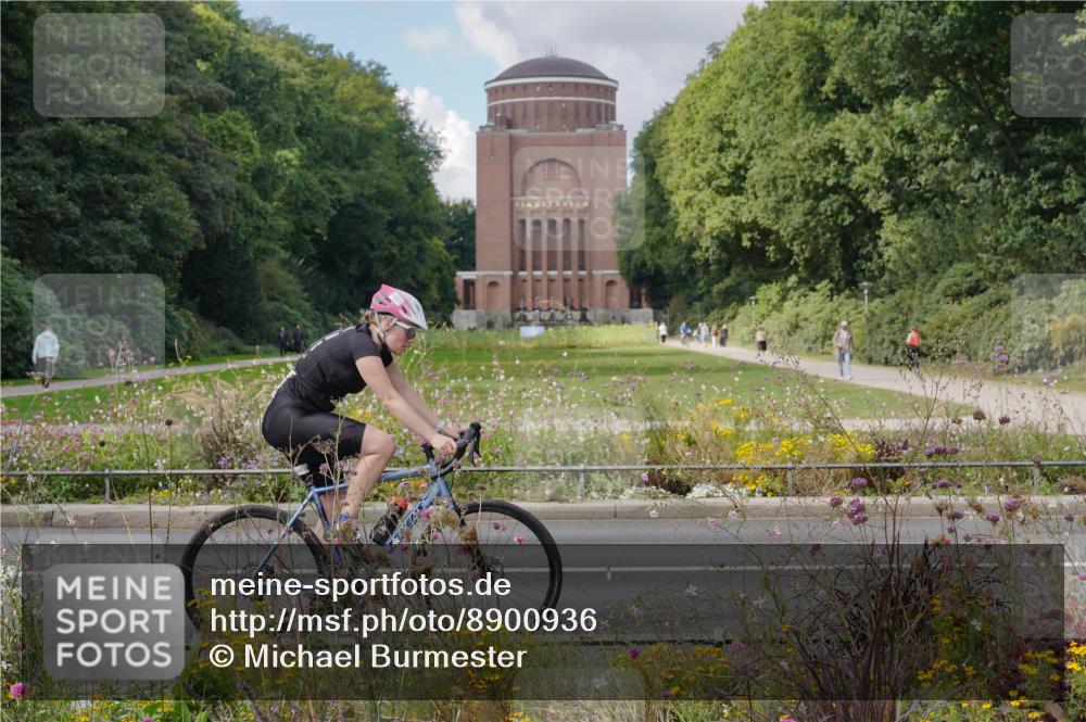 14.09.2025 - Stadtparktriathlon Michael Burmester http://msf.ph/oto/8900936 14.09.2025 13:10:00 Radfahren 1447, 1453 meine-sportfotos.de