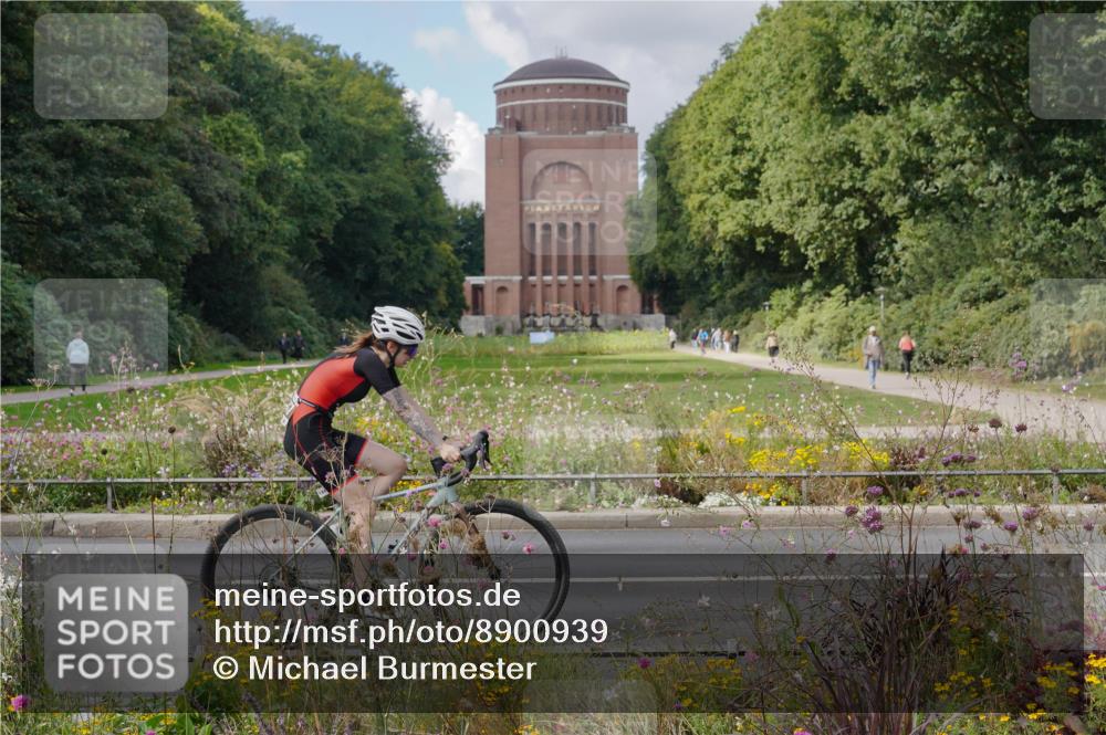 14.09.2025 - Stadtparktriathlon Michael Burmester http://msf.ph/oto/8900939 14.09.2025 13:10:01 Radfahren 1447, 1453 meine-sportfotos.de
