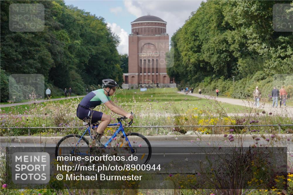 14.09.2025 - Stadtparktriathlon Michael Burmester http://msf.ph/oto/8900944 14.09.2025 13:10:10 Radfahren 1384, 1403, 1480, 1508 meine-sportfotos.de