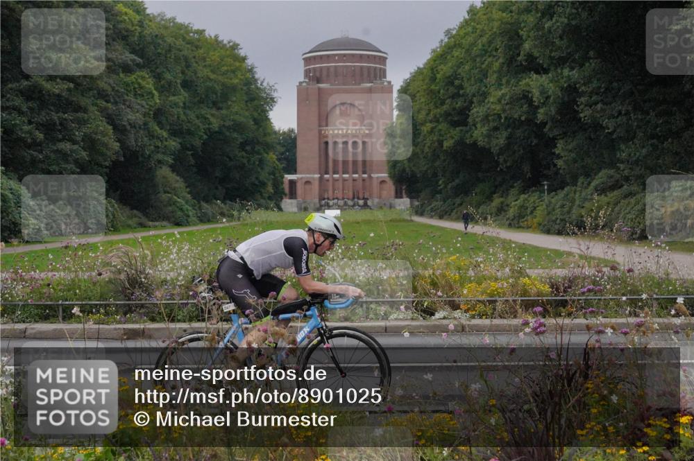14.09.2025 - Stadtparktriathlon Michael Burmester http://msf.ph/oto/8901025 14.09.2025 09:22:29 Radfahren 367, 376, 418, 435, 437, 466 meine-sportfotos.de