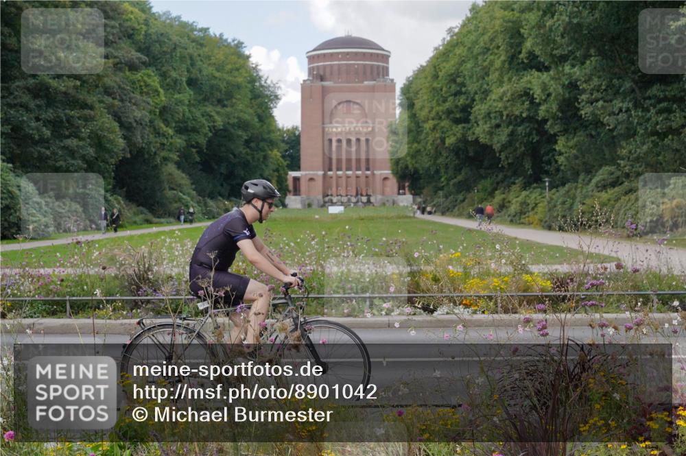 14.09.2025 - Stadtparktriathlon Michael Burmester http://msf.ph/oto/8901042 14.09.2025 13:10:52 Radfahren 1476, 1493 meine-sportfotos.de
