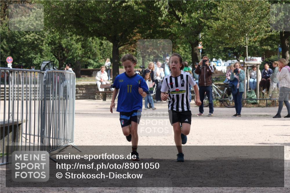 14.09.2025 - Stadtparktriathlon Strokosch-Dieckow http://msf.ph/oto/8901050 14.09.2025 14:43:47 Ziel 1713, 1714 meine-sportfotos.de