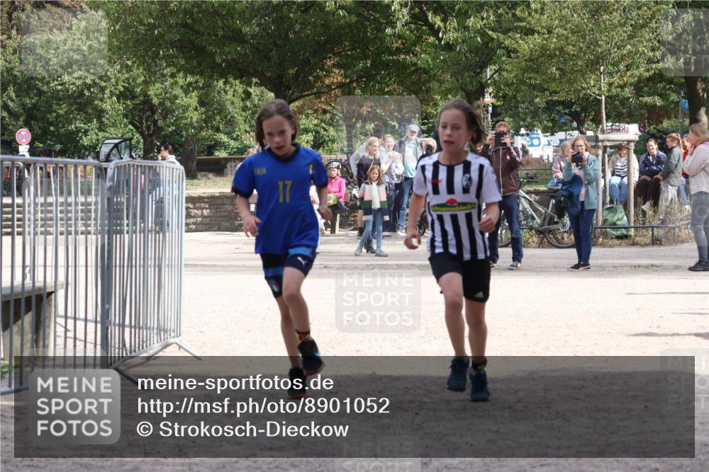 14.09.2025 - Stadtparktriathlon Strokosch-Dieckow http://msf.ph/oto/8901052 14.09.2025 14:43:47 Ziel 1713, 1714 meine-sportfotos.de