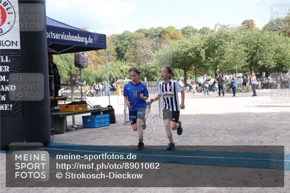 14.09.2025 - Stadtparktriathlon Strokosch-Dieckow http://msf.ph/oto/8901062 14.09.2025 14:43:49 Ziel 1713, 1714 meine-sportfotos.de