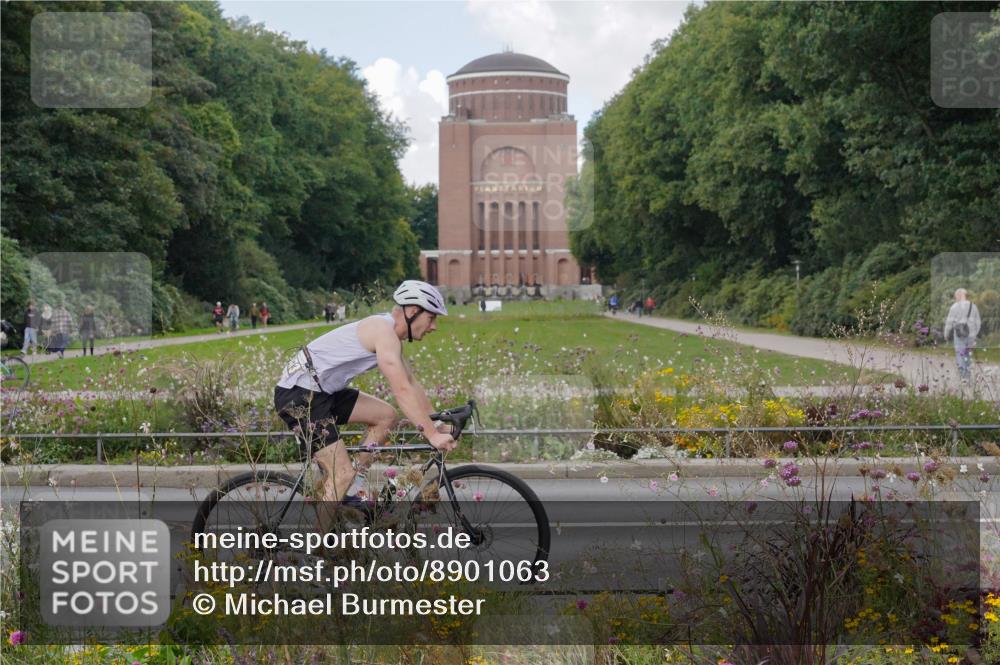 14.09.2025 - Stadtparktriathlon Michael Burmester http://msf.ph/oto/8901063 14.09.2025 13:11:33 Radfahren 1374, 1389, 1397, 1434, 1473, 1551 meine-sportfotos.de