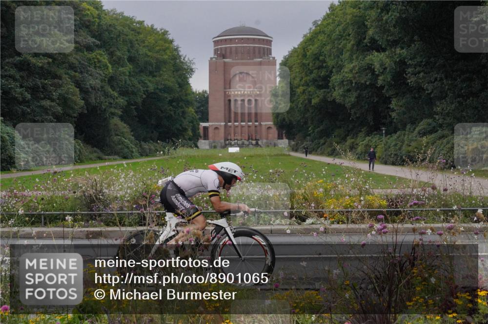 14.09.2025 - Stadtparktriathlon Michael Burmester http://msf.ph/oto/8901065 14.09.2025 09:22:49 Radfahren 328, 372, 406 meine-sportfotos.de