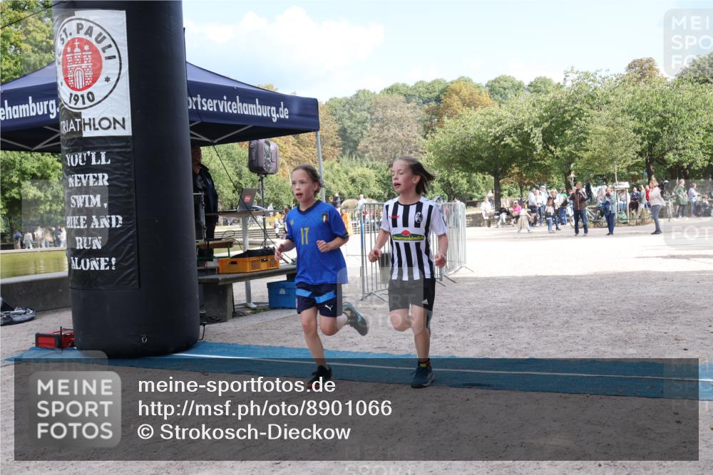 14.09.2025 - Stadtparktriathlon Strokosch-Dieckow http://msf.ph/oto/8901066 14.09.2025 14:43:49 Ziel 1713, 1714 meine-sportfotos.de