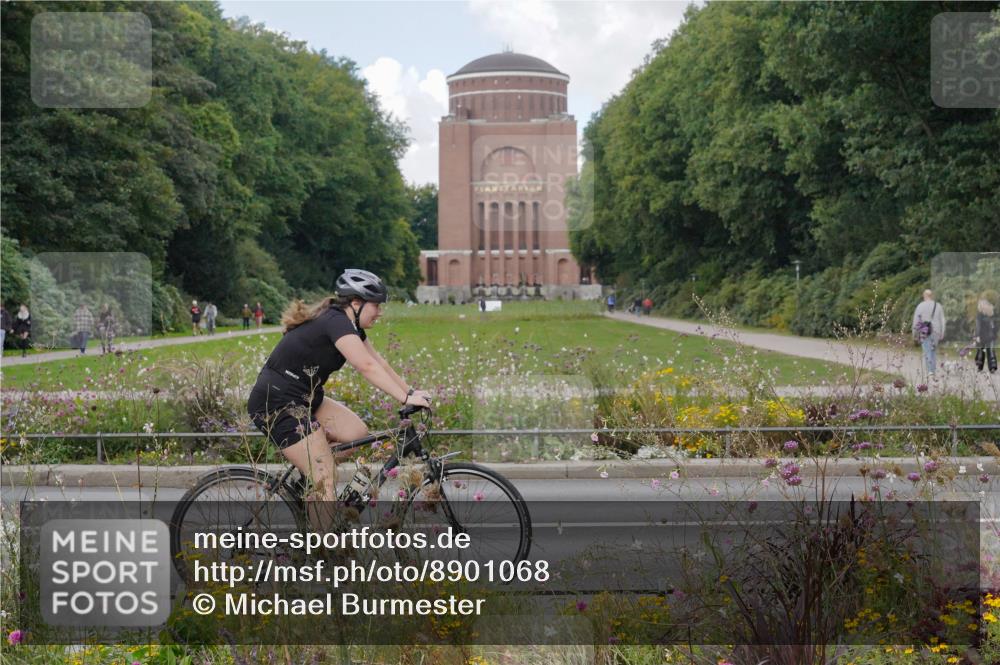 14.09.2025 - Stadtparktriathlon Michael Burmester http://msf.ph/oto/8901068 14.09.2025 13:11:35 Radfahren 1374, 1389, 1397, 1434, 1473, 1551 meine-sportfotos.de