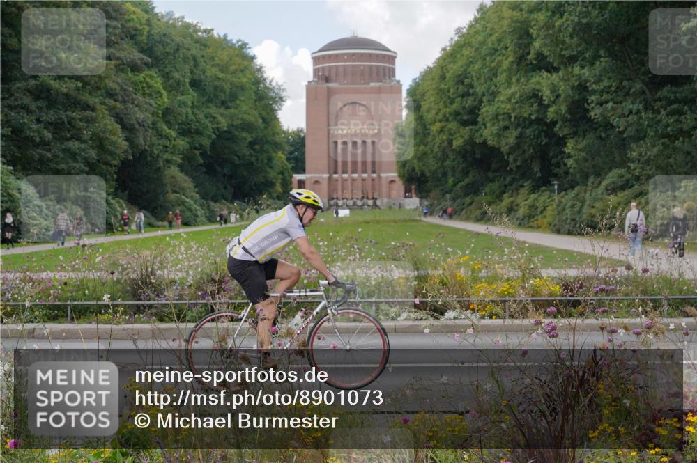 14.09.2025 - Stadtparktriathlon Michael Burmester http://msf.ph/oto/8901073 14.09.2025 13:11:36 Radfahren 1374, 1389, 1397, 1434, 1473, 1551 meine-sportfotos.de