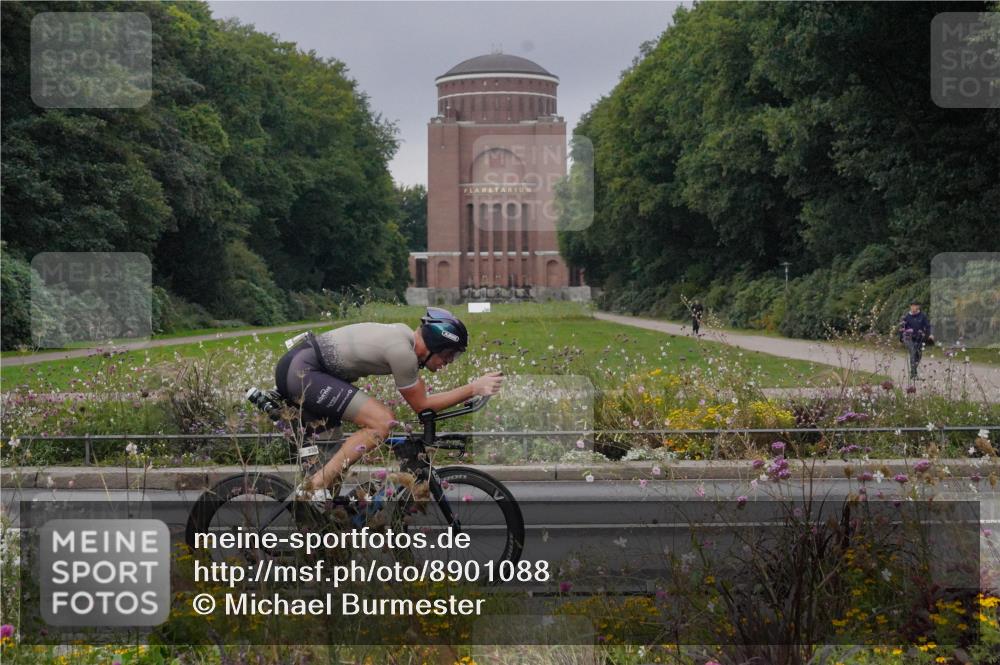 14.09.2025 - Stadtparktriathlon Michael Burmester http://msf.ph/oto/8901088 14.09.2025 09:23:03 Radfahren 303, 336, 434, 460, 462, 478, 484 meine-sportfotos.de