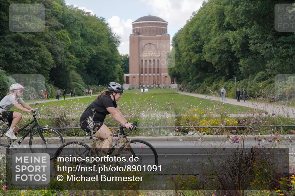 14.09.2025 - Stadtparktriathlon Michael Burmester http://msf.ph/oto/8901091 14.09.2025 13:11:53 Radfahren 1357, 1376, 1435, 1437, 1483 meine-sportfotos.de