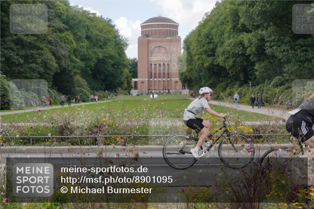 14.09.2025 - Stadtparktriathlon Michael Burmester http://msf.ph/oto/8901095 14.09.2025 13:11:53 Radfahren 1357, 1376, 1435, 1437, 1483 meine-sportfotos.de