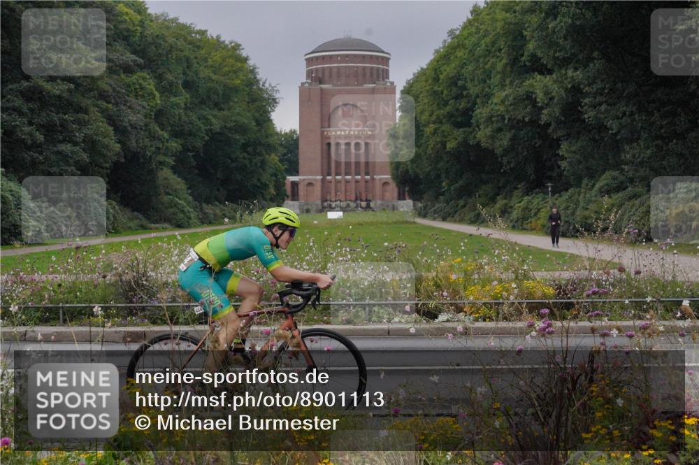 14.09.2025 - Stadtparktriathlon Michael Burmester http://msf.ph/oto/8901113 14.09.2025 09:23:13 Radfahren 312, 402, 408, 416, 434, 446, 460, 484, 501 meine-sportfotos.de