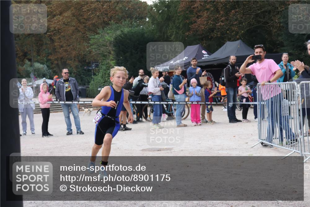 14.09.2025 - Stadtparktriathlon Strokosch-Dieckow http://msf.ph/oto/8901175 14.09.2025 15:01:03 Ziel 1810 meine-sportfotos.de