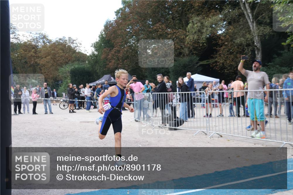 14.09.2025 - Stadtparktriathlon Strokosch-Dieckow http://msf.ph/oto/8901178 14.09.2025 15:01:04 Ziel 1810 meine-sportfotos.de