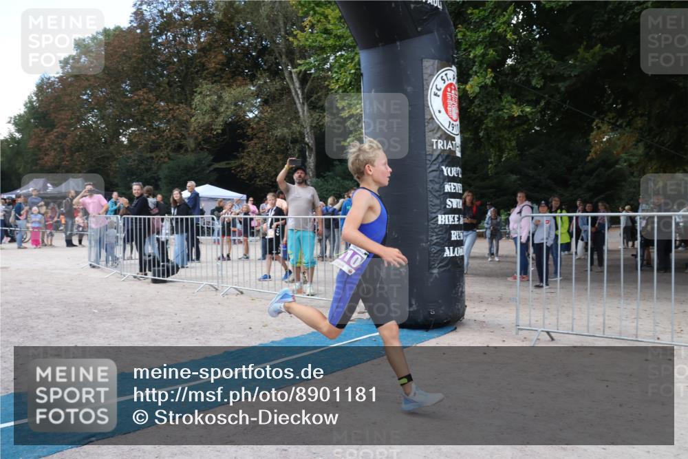 14.09.2025 - Stadtparktriathlon Strokosch-Dieckow http://msf.ph/oto/8901181 14.09.2025 15:01:04 Ziel 1810 meine-sportfotos.de