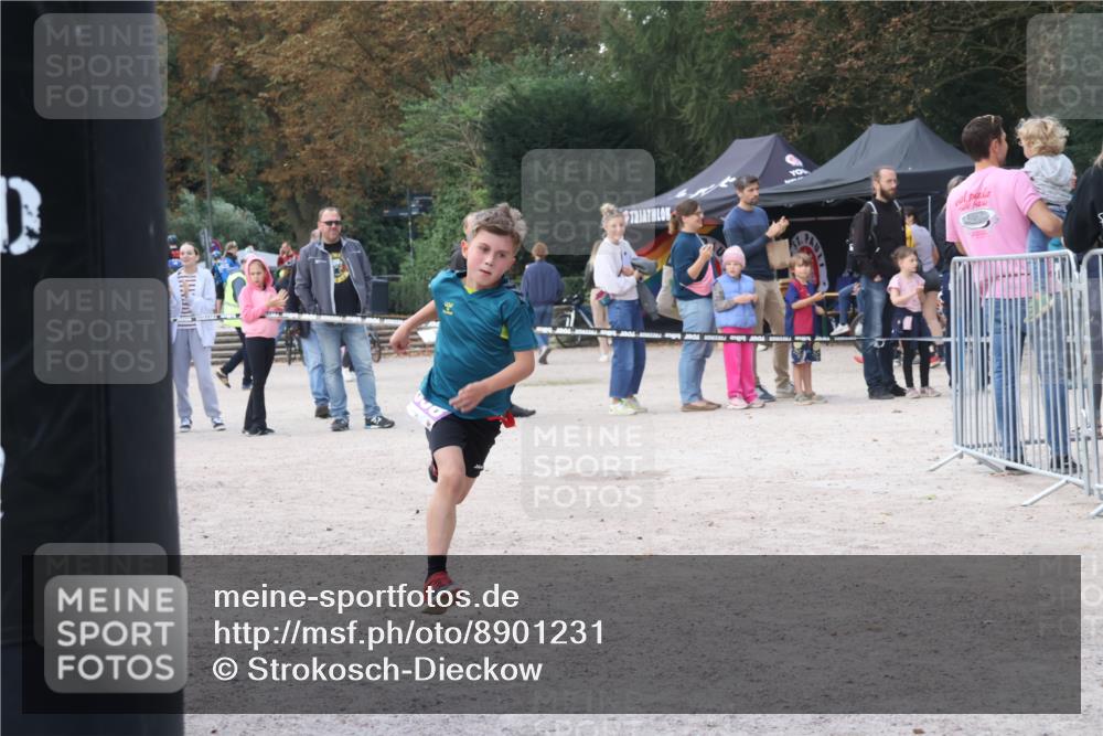 14.09.2025 - Stadtparktriathlon Strokosch-Dieckow http://msf.ph/oto/8901231 14.09.2025 15:02:15 Ziel 1842, 1847, 1858 meine-sportfotos.de