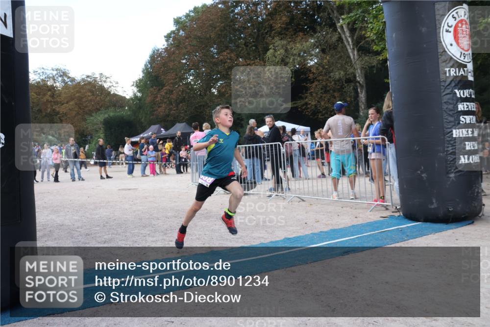 14.09.2025 - Stadtparktriathlon Strokosch-Dieckow http://msf.ph/oto/8901234 14.09.2025 15:02:16 Ziel 1842, 1847, 1858 meine-sportfotos.de