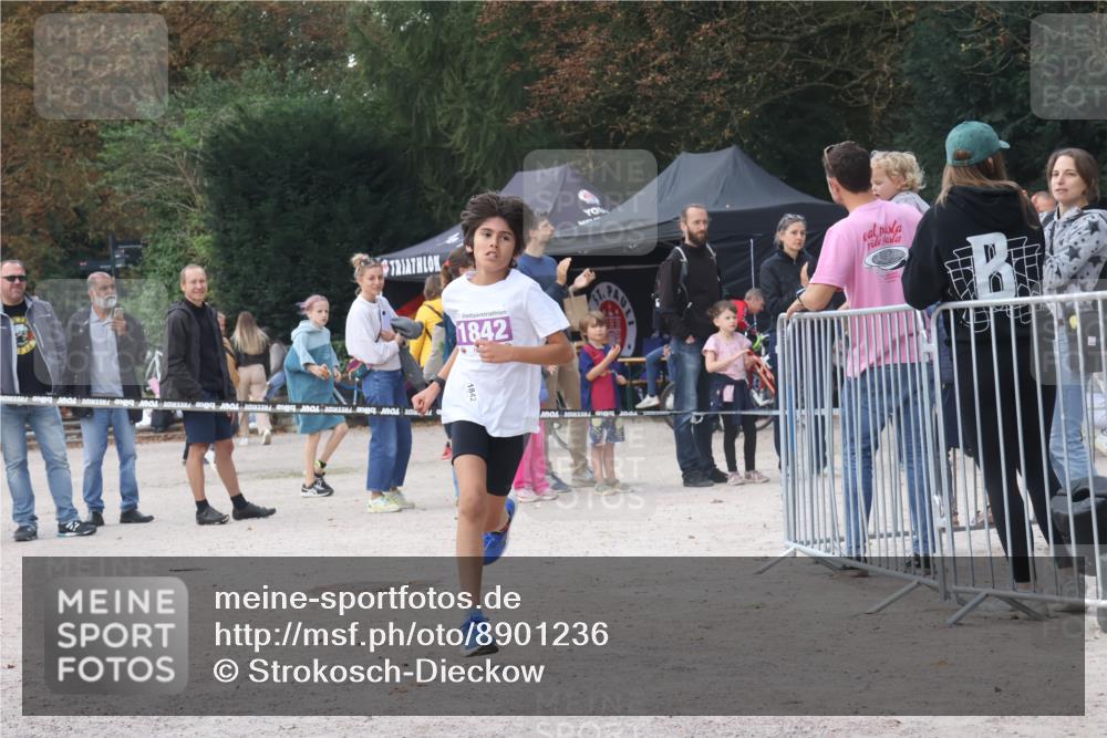 14.09.2025 - Stadtparktriathlon Strokosch-Dieckow http://msf.ph/oto/8901236 14.09.2025 15:02:18 Ziel 1842, 1847, 1858 meine-sportfotos.de