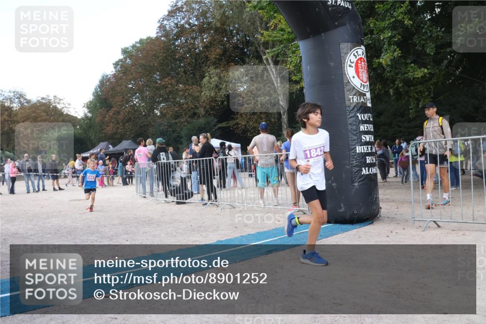 14.09.2025 - Stadtparktriathlon Strokosch-Dieckow http://msf.ph/oto/8901252 14.09.2025 15:02:20 Ziel 1842, 1847, 1858 meine-sportfotos.de
