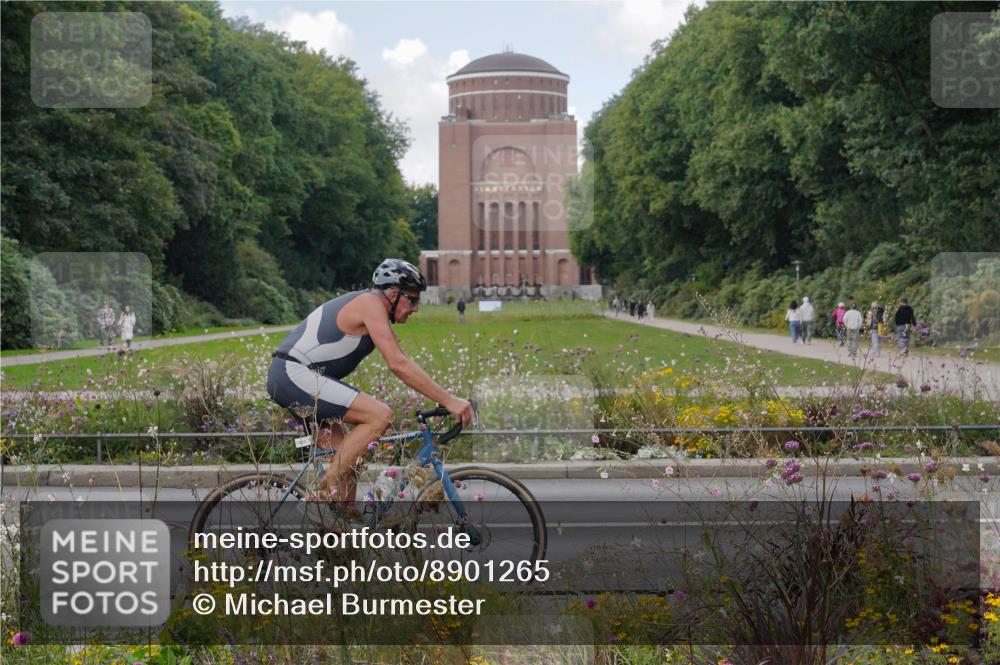 14.09.2025 - Stadtparktriathlon Michael Burmester http://msf.ph/oto/8901265 14.09.2025 13:13:05 Radfahren 1324, 1350, 1490, 1513, 1526 meine-sportfotos.de