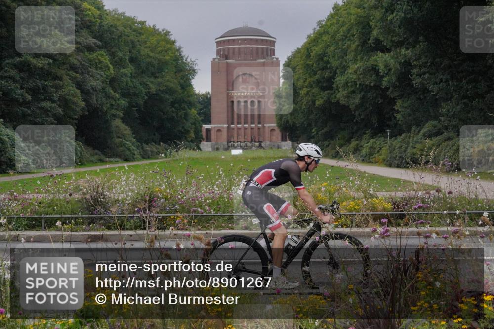 14.09.2025 - Stadtparktriathlon Michael Burmester http://msf.ph/oto/8901267 14.09.2025 09:23:40 Radfahren 350, 399, 457, 488 meine-sportfotos.de
