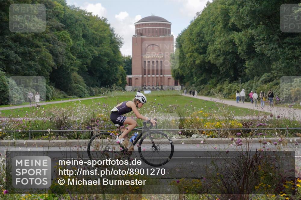 14.09.2025 - Stadtparktriathlon Michael Burmester http://msf.ph/oto/8901270 14.09.2025 13:13:06 Radfahren 1324, 1350, 1490, 1513, 1526 meine-sportfotos.de