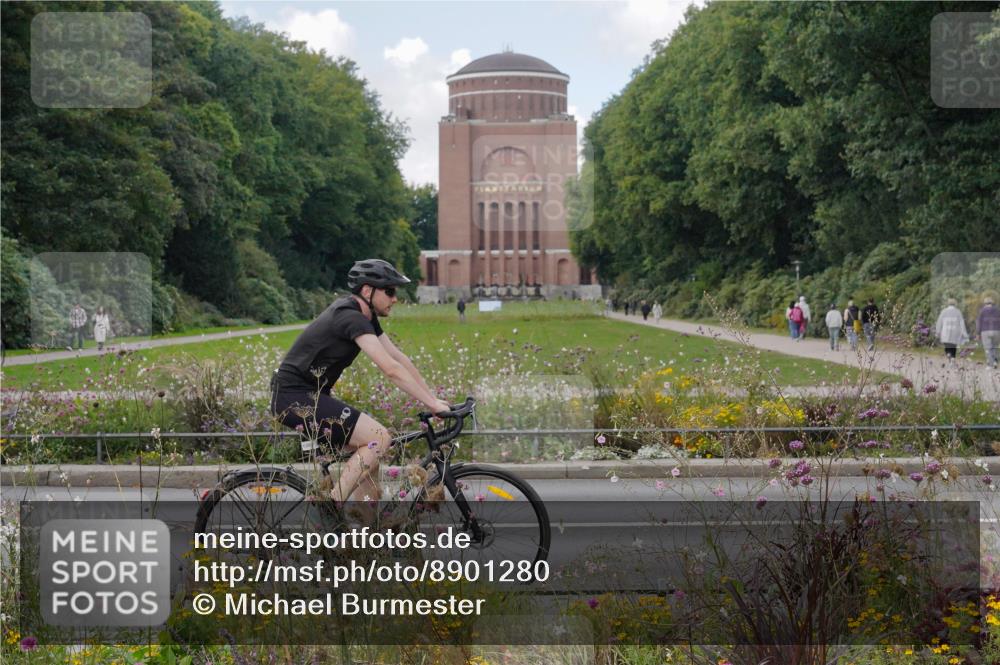 14.09.2025 - Stadtparktriathlon Michael Burmester http://msf.ph/oto/8901280 14.09.2025 13:13:10 Radfahren 1324, 1350, 1490, 1513, 1526 meine-sportfotos.de
