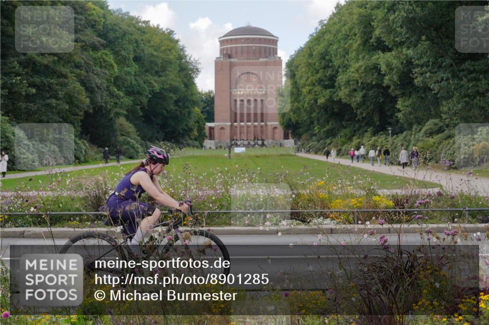 14.09.2025 - Stadtparktriathlon Michael Burmester http://msf.ph/oto/8901285 14.09.2025 13:13:24 Radfahren 1323, 1541 meine-sportfotos.de