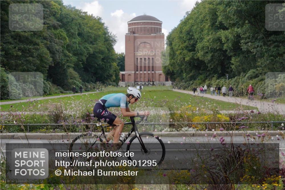 14.09.2025 - Stadtparktriathlon Michael Burmester http://msf.ph/oto/8901295 14.09.2025 13:13:29 Radfahren 1323, 1541 meine-sportfotos.de