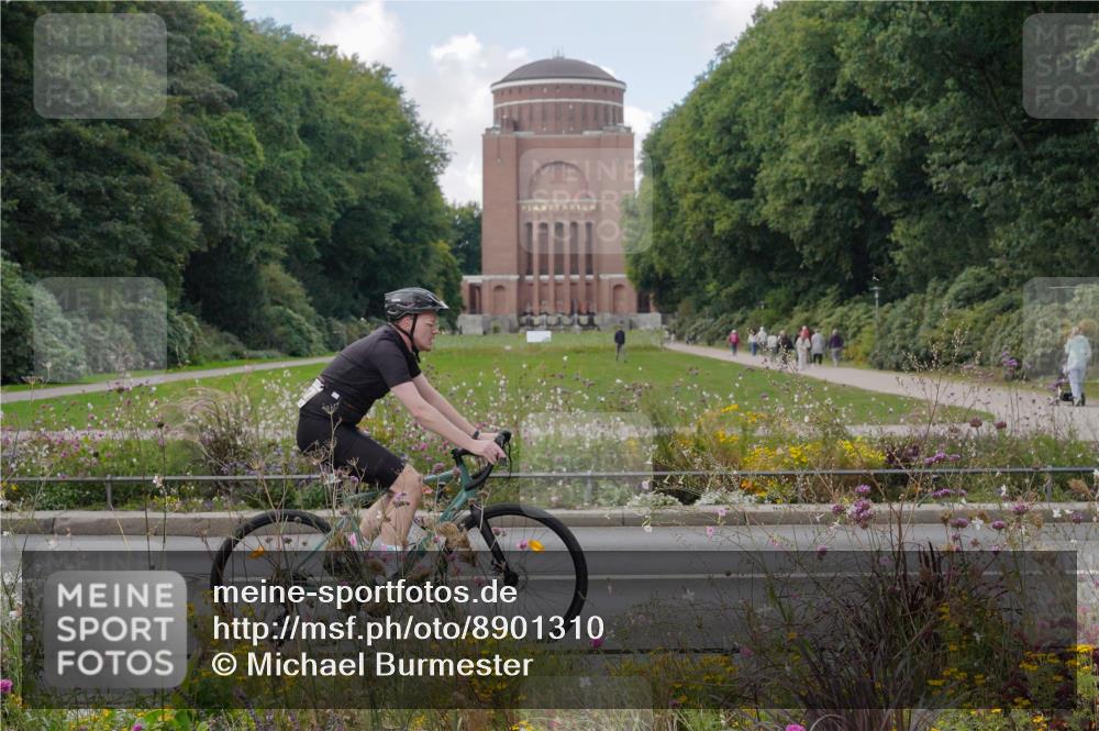 14.09.2025 - Stadtparktriathlon Michael Burmester http://msf.ph/oto/8901310 14.09.2025 13:13:41 Radfahren 1423, 1487, 1505, 1530 meine-sportfotos.de