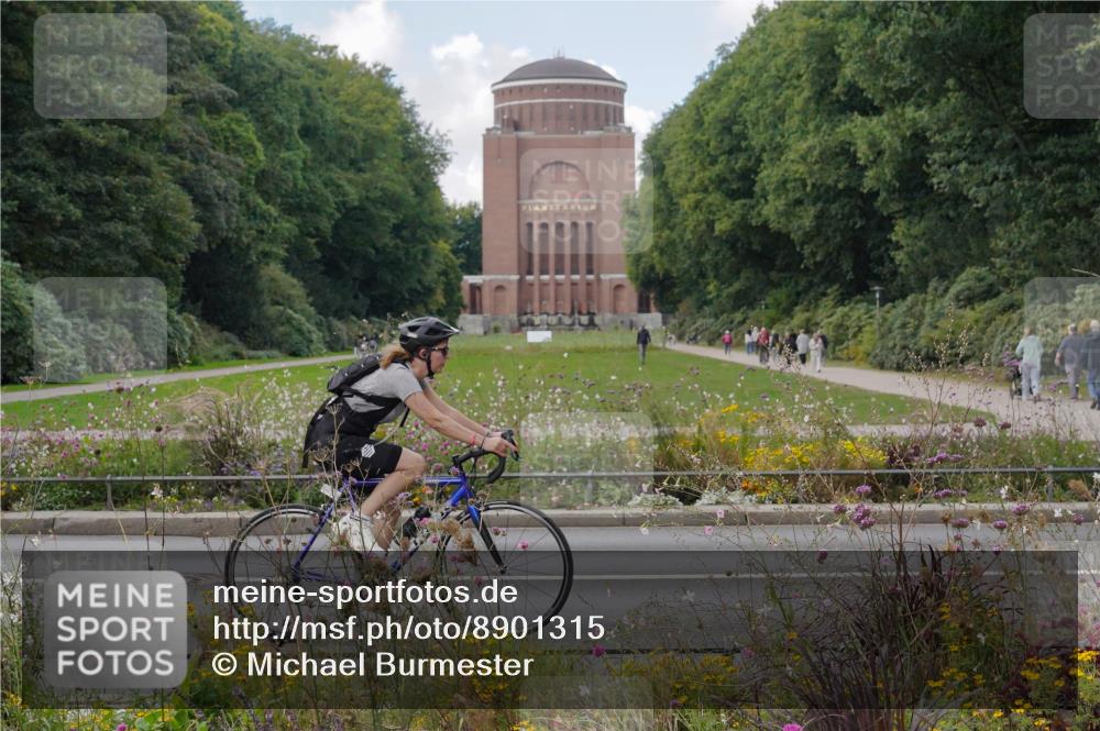 14.09.2025 - Stadtparktriathlon Michael Burmester http://msf.ph/oto/8901315 14.09.2025 13:13:43 Radfahren 1423, 1487, 1505, 1530 meine-sportfotos.de