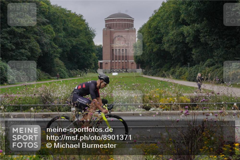 14.09.2025 - Stadtparktriathlon Michael Burmester http://msf.ph/oto/8901371 14.09.2025 09:24:38 Radfahren 321, 378, 405, 465 meine-sportfotos.de