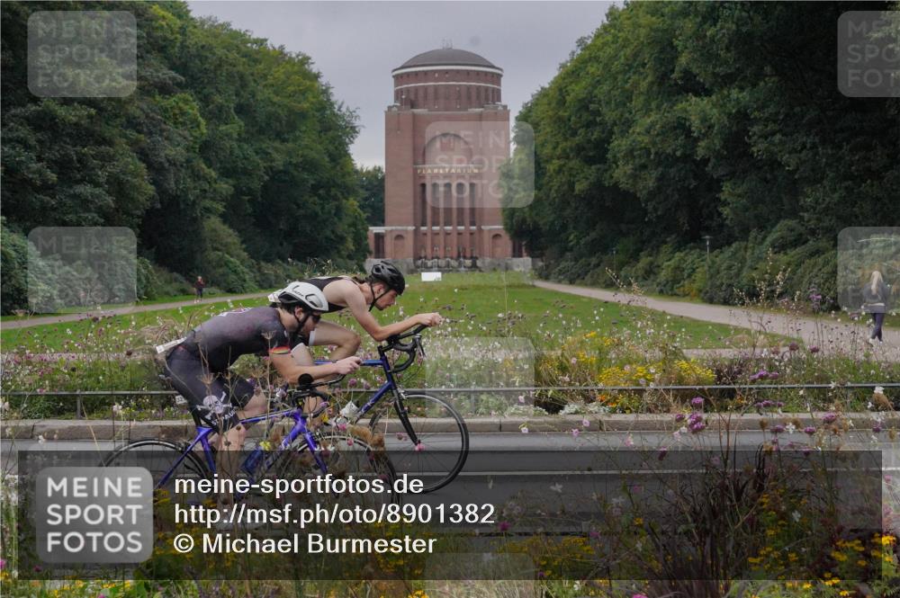 14.09.2025 - Stadtparktriathlon Michael Burmester http://msf.ph/oto/8901382 14.09.2025 09:24:42 Radfahren 321, 378, 405 meine-sportfotos.de