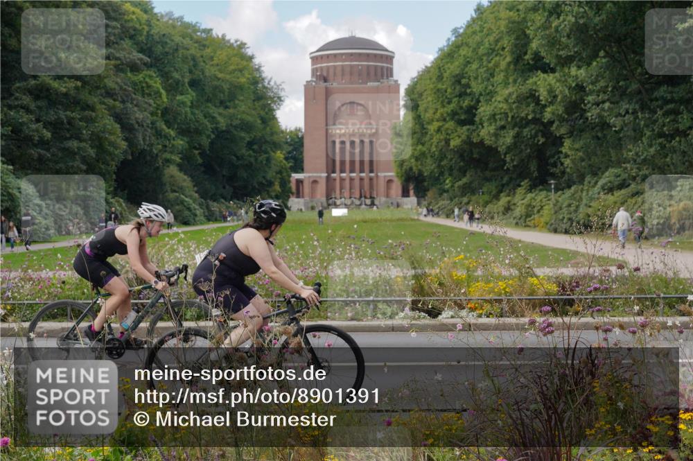 14.09.2025 - Stadtparktriathlon Michael Burmester http://msf.ph/oto/8901391 14.09.2025 13:14:50 Radfahren 1328, 1330, 1548 meine-sportfotos.de