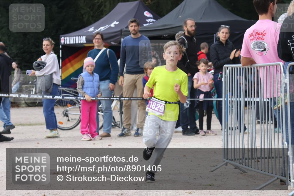 14.09.2025 - Stadtparktriathlon Strokosch-Dieckow http://msf.ph/oto/8901405 14.09.2025 15:03:36 Ziel 1818, 1829 meine-sportfotos.de