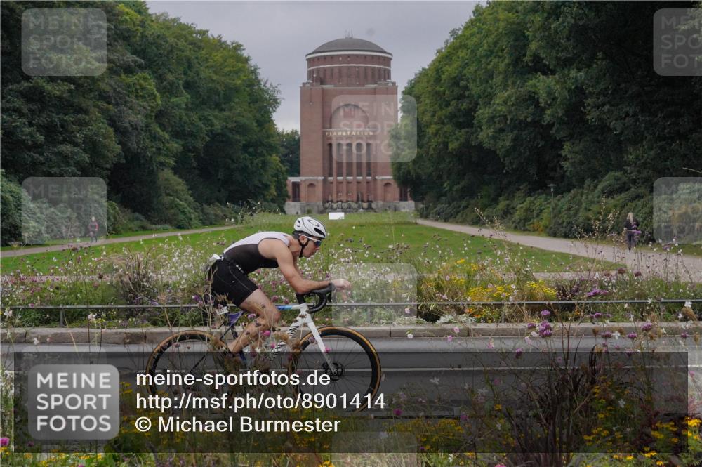 14.09.2025 - Stadtparktriathlon Michael Burmester http://msf.ph/oto/8901414 14.09.2025 09:24:57 Radfahren 332, 387, 440, 474 meine-sportfotos.de