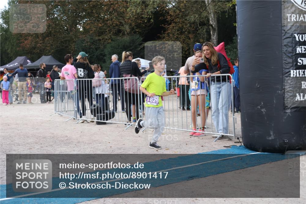 14.09.2025 - Stadtparktriathlon Strokosch-Dieckow http://msf.ph/oto/8901417 14.09.2025 15:03:37 Ziel 1818, 1829 meine-sportfotos.de