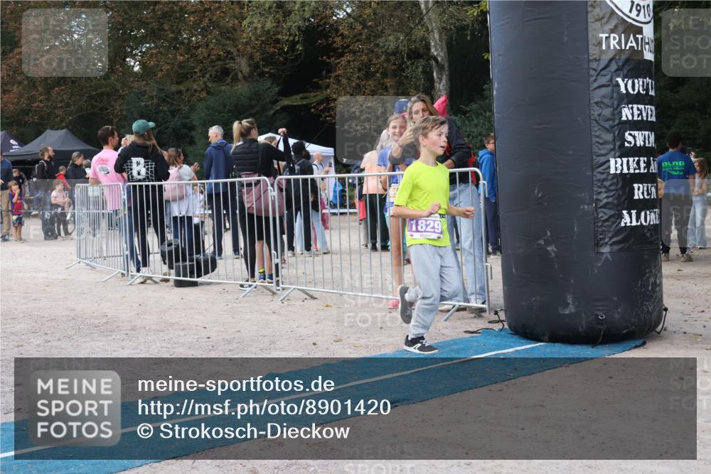 14.09.2025 - Stadtparktriathlon Strokosch-Dieckow http://msf.ph/oto/8901420 14.09.2025 15:03:38 Ziel 1818, 1829 meine-sportfotos.de