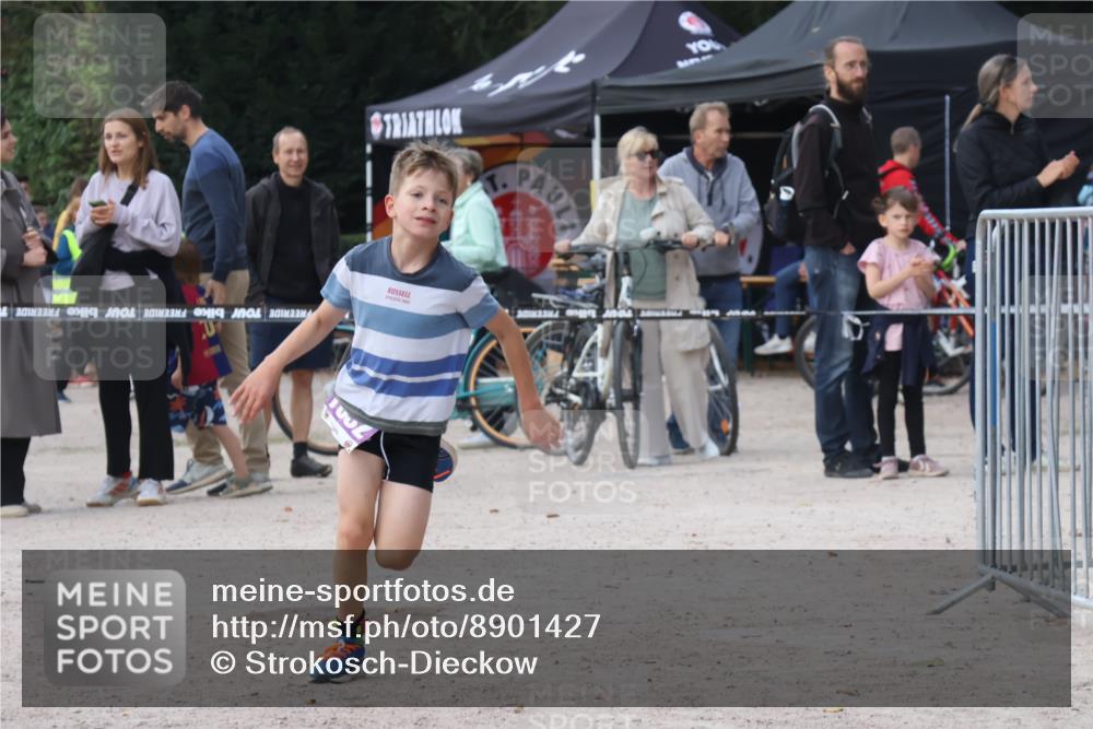 14.09.2025 - Stadtparktriathlon Strokosch-Dieckow http://msf.ph/oto/8901427 14.09.2025 15:03:44 Ziel 1829, 1832 meine-sportfotos.de