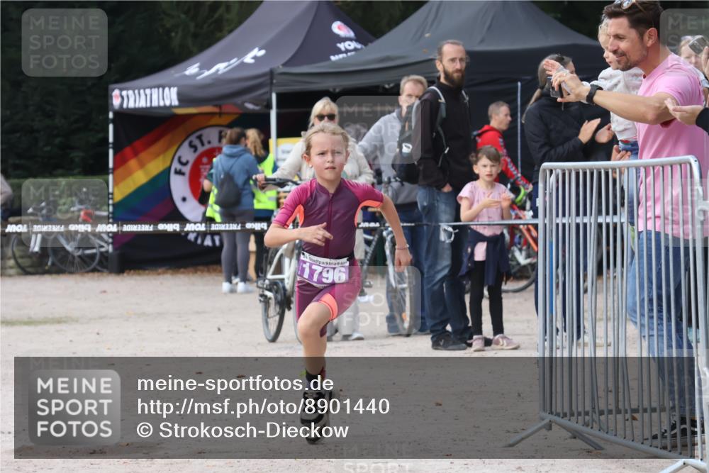 14.09.2025 - Stadtparktriathlon Strokosch-Dieckow http://msf.ph/oto/8901440 14.09.2025 15:03:53 Ziel 1796, 1807 meine-sportfotos.de