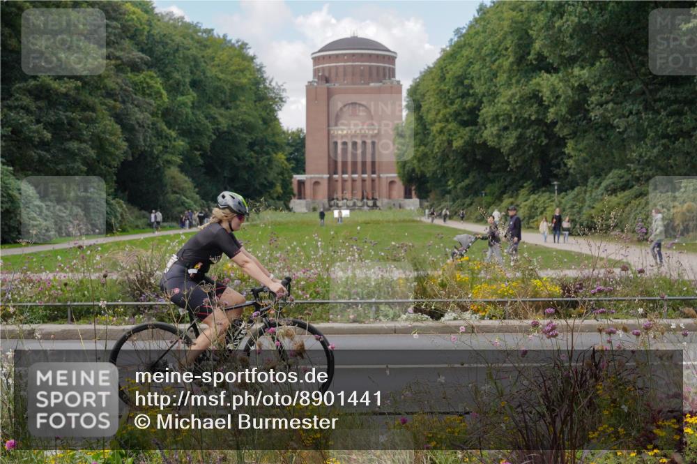 14.09.2025 - Stadtparktriathlon Michael Burmester http://msf.ph/oto/8901441 14.09.2025 13:15:26 Radfahren 1371, 1425, 1456 meine-sportfotos.de