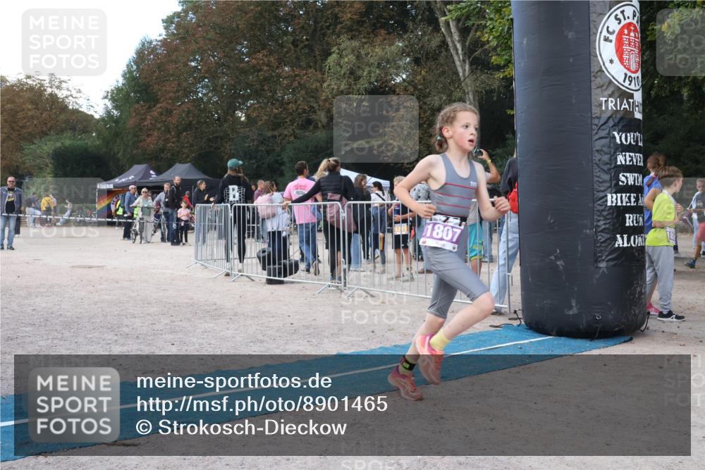 14.09.2025 - Stadtparktriathlon Strokosch-Dieckow http://msf.ph/oto/8901465 14.09.2025 15:04:01 Ziel 1796, 1807 meine-sportfotos.de