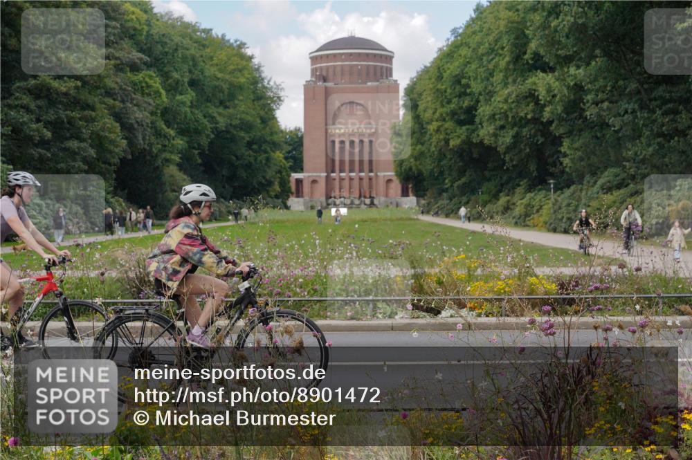 14.09.2025 - Stadtparktriathlon Michael Burmester http://msf.ph/oto/8901472 14.09.2025 13:15:46 Radfahren 1422, 1459, 1474, 1481, 1531, 1542 meine-sportfotos.de